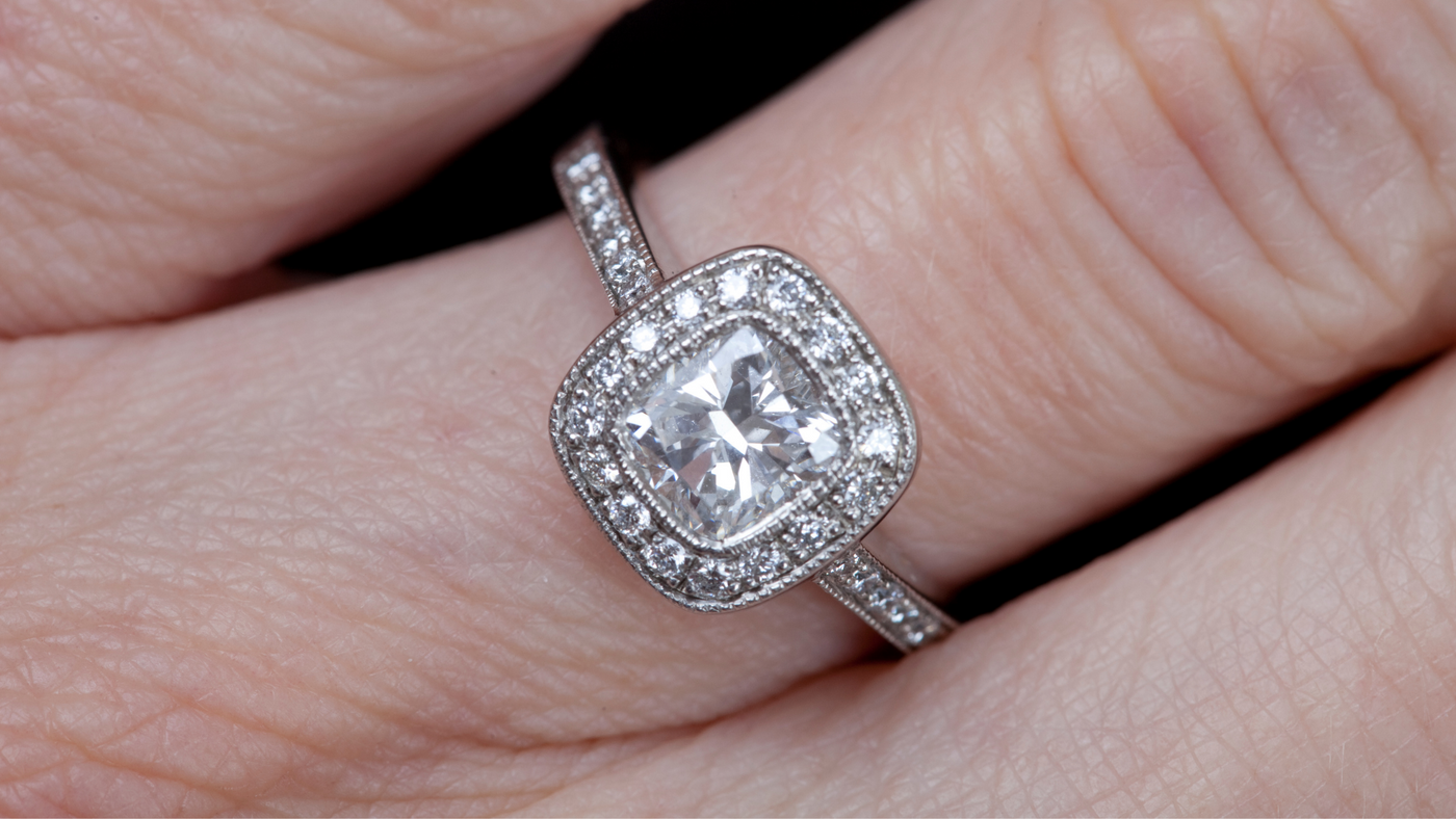 What is a Halo Engagement Ring?