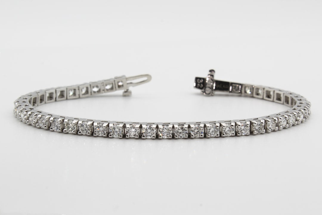 Shine Bright with an 18ct White Gold Diamond Bracelet