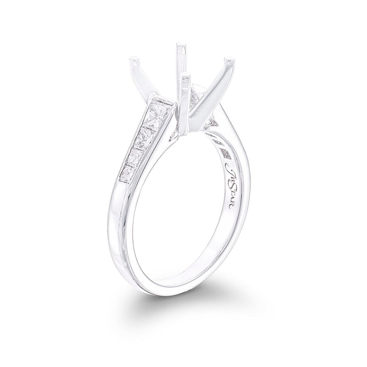 Semi Mounting 8 Trapezoid Diamonds In Center Channel Setting