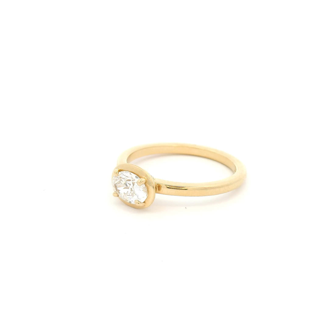 Bezel prong gold ring with oval diamond