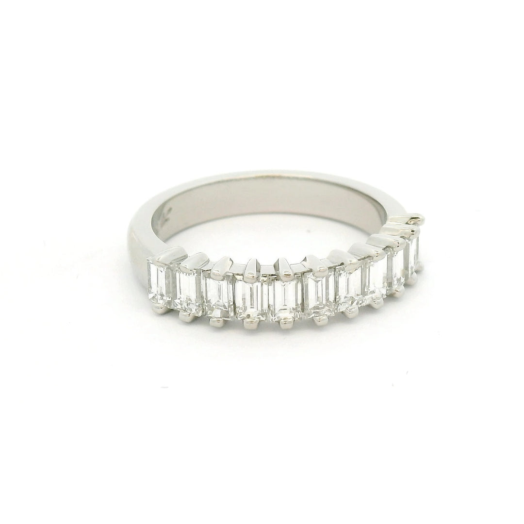 White gold ring 11 baguette diamonds