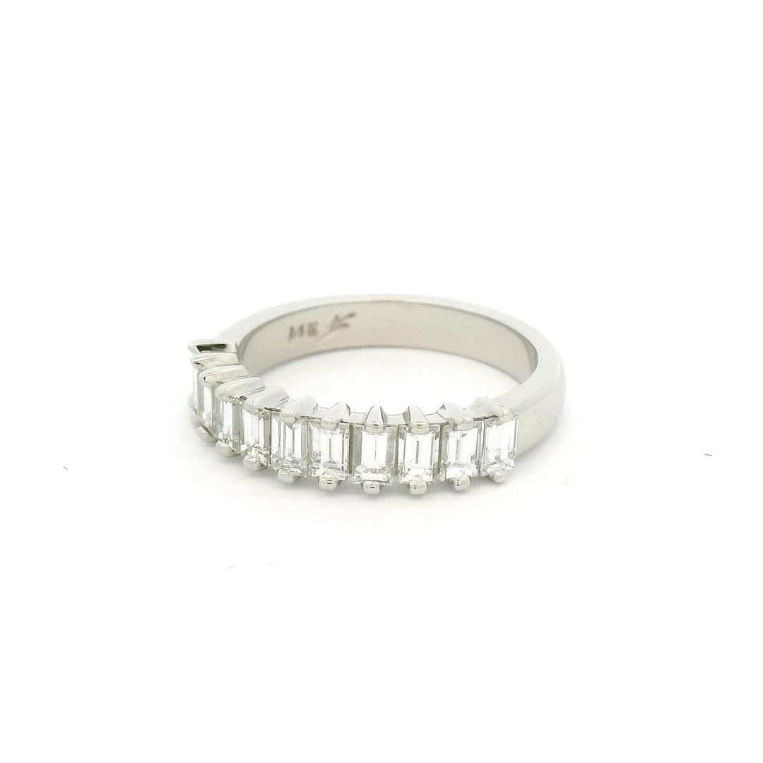 White gold ring 11 baguette diamonds