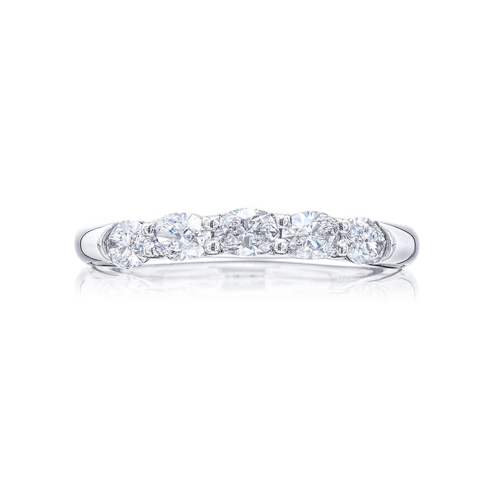 Elegance Elevated: Classic Single-Row Oval-Cut Diamond Band