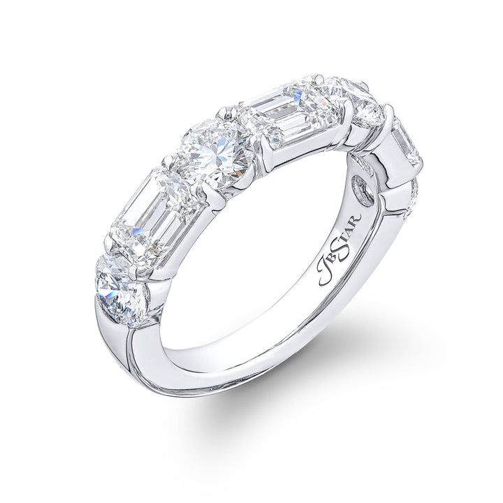 Elegance Elevated: Single-Row Diamond Wedding Band | Emerald & Round-Cut | Platinum